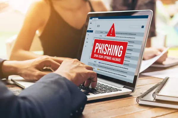 Программное Обеспечение Кибер Безопасности Показывает Предупреждение Кибератаке Защиты Плотно Опасность Вирусов Фишинга Кибермошенничества