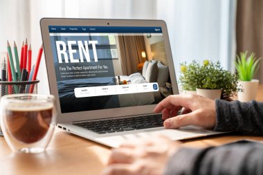 Çevrimiçi gayrimenkul kiralama araştırması bilgisayarda çok rahat. Ev kiralama sitesi çevrimiçi.