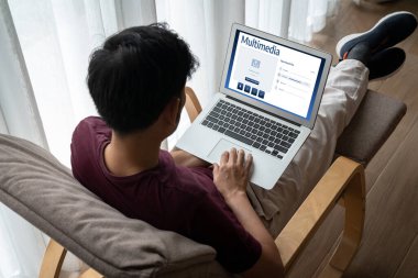 İnternet kullanıcıları ve çevrimiçi iş dünyası için dosyaları çevrimiçi yüklemek ve saklamak için çokluortam bulut hesaplama deposu.