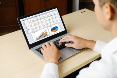 İş veri paneli, pazarlama stratejisi planlaması için iş zekası analizi sunar. Müşteri taleplerini analiz etmek ve iş dünyasının geleceğini önceden görmek için büyük veriler sunulur.