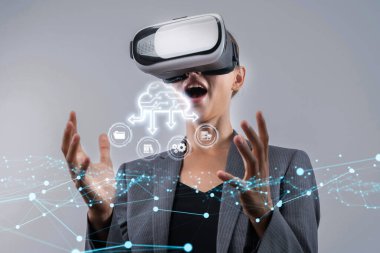 İş adamı bulut hesaplamasının geleceğini en son sezgilerle keşfetti ve bulut hesaplama teknolojisini entegre ederek işi yükseltti. Bulut çağını yenilikçi bilgisayar Faas ile kucaklayın