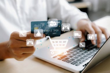 Müşteri çevrimiçi platform seçerek hologram grafik arayüzü kontrol cihazını aç. Akıllı tüketici dokunmatik aygıtı. Nakitsiz teknoloji alışveriş envanteri kullanarak e-ticaret uygulaması aç. Siber Nakit.