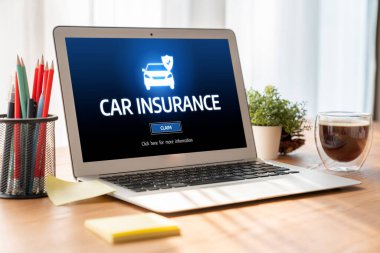 Araba sigortası internet sitesi, arabanızın hasarının rahat olduğundan emin olmak için ekranda.