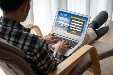 Online uçuş rezervasyon sitesi mod rezervasyon sistemi sağlar. Seyahat teknolojisi kavramı .