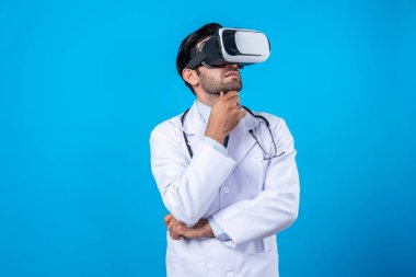 Kafkas doktoru tıbbi veriler hakkında karar veriyor ve düşünüyor. Profesyonel doktor, laboratuvar önlüğü ve sanal gerçeklik gözlüğü takarak metaevren ve sanal gerçeklik dünyasına girer. Yenilik kavramı. Sapma.