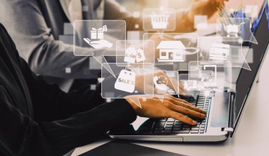 Çevrimiçi alışveriş ve İnternet Para Ödeme İşlem Teknolojisi. Modern grafik arayüzü, müşterilerin internet sitesinden ürün alıp online transferle ödeme yapacakları e-ticaret perakende mağazasını gösteriyor. uds