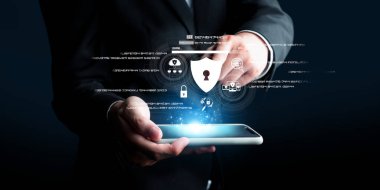 İş adamı siber güvenliğin özünü keşfeder. Siber koruma yöntemlerini, siber tehditleri derinlemesine araştır ve siber güvenlik duruşunu destekle. Menkul Kıymetler Çağı FaaS 'ı yönetmek için gerekli