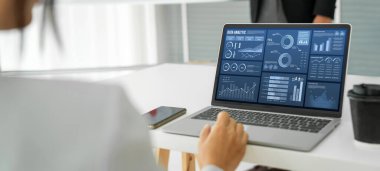 İş veri paneli, pazarlama stratejisi planlaması için iş zekası analizi sunar. Müşteri taleplerini analiz etmek ve iş dünyasının geleceğini önceden görmek için büyük veriler sunulur.