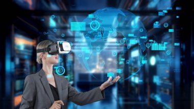 VR 'nin gelecekteki küresel pazar yenilik arayüzü dijital bilgi ağı teknolojisi sanal hologramını kullanarak büyük veri dinamik dönen dünya ekranını finanse etmeye çalışan kadın. Kısıtlanma.