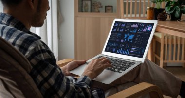 İş veri paneli, pazarlama stratejisi planlaması için iş zekası analizi sunar. Müşteri taleplerini analiz etmek ve iş dünyasının geleceğini önceden görmek için büyük veriler sunulur.