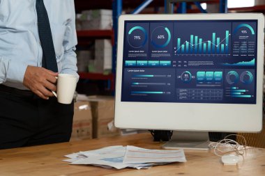 İş veri paneli, pazarlama stratejisi planlaması için iş zekası analizi sunar. Müşteri taleplerini analiz etmek ve iş dünyasının geleceğini önceden görmek için büyük veriler sunulur.