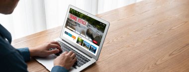 Model arama ve seyahat planlama için internet sitesi uçuş, otel ve tur rezervasyonları için anlaşma ve paket sunuyor