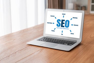 Model e-ticaret için SEO arama motoru optimizasyonu ve bilgisayar ekranında gösterilen çevrimiçi perakende işi