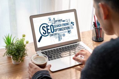 Model e-ticaret için SEO arama motoru optimizasyonu ve bilgisayar ekranında gösterilen çevrimiçi perakende işi