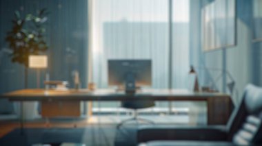 Bulanık arkaplanı olan çağdaş ofis ortamının bulanık arkaplanı. İşyeri fabrikayla dekore edilir ve gökdelenle çevrilidir. İş yeri ve yeşillik konsepti. Poster ve afiş için tasarım. Aktar.