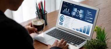 İş veri paneli, pazarlama stratejisi planlaması için iş zekası analizi sunar. Müşteri taleplerini analiz etmek ve iş dünyasının geleceğini önceden görmek için büyük veriler sunulur.