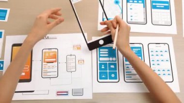 Girişimci şirket UI veya UX geliştiricisinin mobil uygulama web prototipi için kullanıcı arayüzü prototipini verimli bir takım çalışması ve güvenilir bir iş ortağı olarak masaya teslim etmesinin en iyi görünümü. Sinerjik
