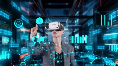 İş kadını, VR 'nin gelecekteki küresel yenilik arayüzü dijital bilgi ağı teknolojisi görsel hologram animasyonu tarafından dinamik pazar dağılımı grafik analiz monitörünü seçiyor. Kısıtlanma.