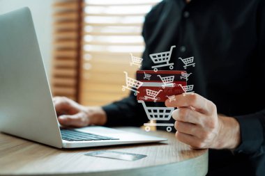 Zarif müşteriler beyaz atlet giyerler ve ellerinde online platform seçen kredi kartı kontrol cihazları bulunur. Akıllı tüketici, nakitsiz teknoloji alışveriş envanteri kullanarak e-ticaret uygulaması açıyor. Siber Nakit.