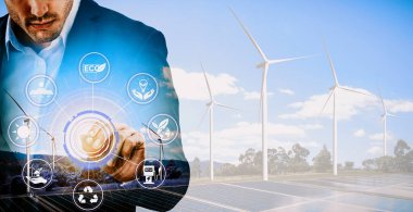 Rüzgar türbini çiftliği ve yeşil yenilenebilir enerji işçisi arayüzü üzerinde çalışan iş adamlarının çifte görüntüsü. Alternatif enerji ile sürdürülebilirlik gelişimi kavramı. uds