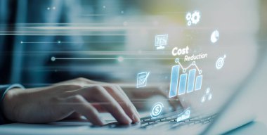 Maliyet azaltma, dijital grafik EIDE örtüşmeleri ile gösterilen maliyet tasarrufu kavramı, kurumsal işletmeler gereksiz harcamaların azaltılması yoluyla maliyet ve şirket kaynaklarını etkili bir şekilde tasarruf eder