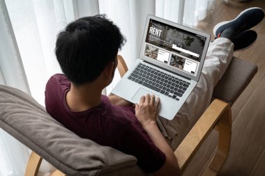 Çevrimiçi gayrimenkul kiralama araştırması bilgisayarda çok rahat. Ev kiralama sitesi çevrimiçi.