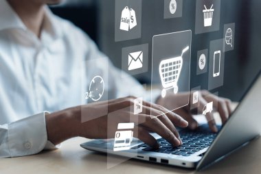 İş adamı çok kanallı stratejileri entegre ediyor, çevrimiçi alışveriş ve pazarlama erişimini artırıyor. Birbirine bağlı marka deneyimleri yaratmak için çok kanallı pazarlamanın gücünü keşfedin. FaaS