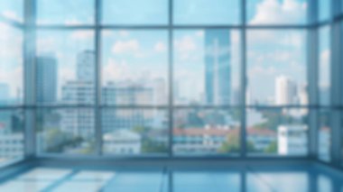 Şehir silueti üzerindeki sisli arkaplan gündüz cam pencerelerden görülebiliyor. Canlı şehir manzarası fotoğrafçılığı. Şehir hayatı ve yeni başlangıç konsepti. Poster için tasarım, duvar kağıdı. Aktar.