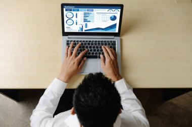 İş veri paneli, pazarlama stratejisi planlaması için iş zekası analizi sunar. Müşteri taleplerini analiz etmek ve iş dünyasının geleceğini önceden görmek için büyük veriler sunulur.