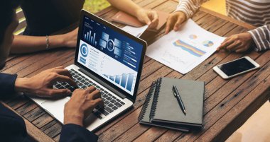 İş veri paneli, pazarlama stratejisi planlaması için iş zekası analizi sunar. Müşteri taleplerini analiz etmek ve iş dünyasının geleceğini önceden görmek için büyük veriler sunulur.