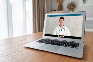 Hasta ile sanal görüşme için mod teletıp yazılım uygulaması tarafından çevrimiçi doktor görüntüsü çağrısı