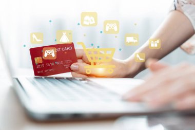Müşteri çevrimiçi platform seçerek hologram grafik arayüzü kontrol cihazını aç. Akıllı tüketici dokunmatik aygıtı. Nakitsiz teknoloji alışveriş envanteri kullanarak e-ticaret uygulaması aç. Siber Nakit.