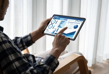 İş veri paneli, pazarlama stratejisi planlaması için iş zekası analizi sunar. Müşteri taleplerini analiz etmek ve iş dünyasının geleceğini önceden görmek için büyük veriler sunulur.