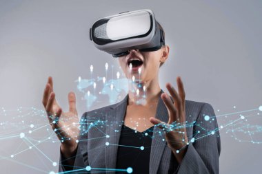 İş adamı ağ kurar, değerli bağlantılar kurar. Profesyonel ağı ve fırsatları genişletmek için etkili insanlar ağ stratejileri geliştiriyor.