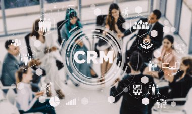 İş satış pazarlama sistemi konsepti için CRM Müşteri İlişkileri Yönetimi CRM veritabanı analizini desteklemek için hizmet uygulamasının fütüristik grafik arayüzünde sunulmuştur. uds