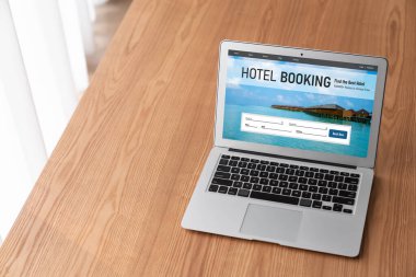 Çevrimiçi otel konaklama rezervasyon sitesi mod rezervasyon sistemi sağlar. Seyahat teknolojisi kavramı .