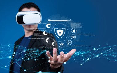 İş adamı siber güvenliğin özünü keşfeder. Siber koruma yöntemlerini, tehditleri derinlemesine araştır ve siber güvenlik duruşunu güçlendir. Siber Güvenlik Çağı FaaS 'ında yol almak için gerekli.