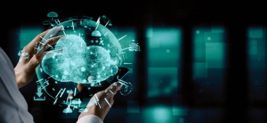 İş ağı konsepti için bulut bilgisayar teknolojisi ve çevrimiçi veri depolama. Bilgisayar, bulut veri transferi için internet sunucusuna 3 boyutlu fütüristik grafik arayüzü ile bağlanır. uds