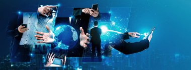 İletişim teknolojisi, akıllı bağlantı IOT ve insan ağ teknolojisi kavramı. Güvenli internet ağına ve bulut hesaplama sunucusuna bağlanmak için bağlantı aygıtı kullanan insanlar vexel