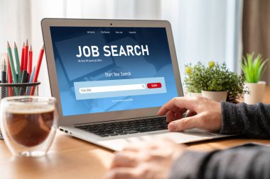 Çalışanların işe alım İnternet ağındaki iş fırsatlarını araması için mod web sitesinde online iş araması