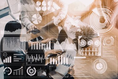 İş Mali Analitik Konsepti için Büyük Veri Teknolojisi. Modern arayüz ekranda iş satış raporları, kâr tablosu ve borsa eğilimleri analizleri hakkında muazzam bilgiler gösteriyor. uds