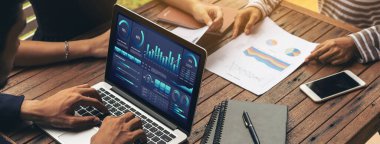 İş veri paneli, pazarlama stratejisi planlaması için iş zekası analizi sunar. Müşteri taleplerini analiz etmek ve iş dünyasının geleceğini önceden görmek için büyük veriler sunulur.