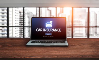 Araba sigortası internet sitesi, arabanızın hasarının rahat olduğundan emin olmak için ekranda.