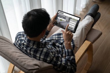 Çevrimiçi otel konaklama rezervasyon sitesi mod rezervasyon sistemi sağlar. Seyahat teknolojisi kavramı .