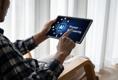 Yapay zeka teknolojisini çalıştırmak için komut mühendisi ve kullanıcı kolaylığı için üretici yapay zeka yardımcı araçları insanların yapay zeka işlevlerini teşvik ederek yapay zekayı çalıştırmalarına yardımcı olur