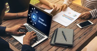 Yapay zeka teknolojisini çalıştırmak için komut mühendisi ve kullanıcı kolaylığı için üretici yapay zeka yardımcı araçları insanların yapay zeka işlevlerini teşvik ederek yapay zekayı çalıştırmalarına yardımcı olur