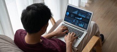 İş veri paneli, pazarlama stratejisi planlaması için iş zekası analizi sunar. Müşteri taleplerini analiz etmek ve iş dünyasının geleceğini önceden görmek için büyük veriler sunulur.