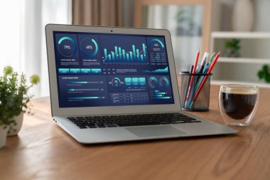 İş veri paneli, pazarlama stratejisi planlaması için iş zekası analizi sunar. Müşteri taleplerini analiz etmek ve iş dünyasının geleceğini önceden görmek için büyük veriler sunulur.