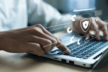 İş adamı, stratejik kararlar için değerli verileri çıkartarak arama motoru araştırması yapıyor. Kapsamlı araştırma ve SEO veri analizi için arama motorları kullanılıyor. FaaS