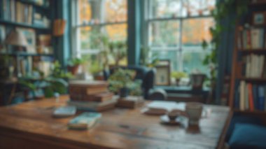 Çiçek açan dalın bulanık arkaplanı ve bir fincan sıcak kahve, bahçe manzaralı ahşap masanın üzerine yerleştirilmiş kitap yığını. Davetiye kartı için tasarım. Bahar mevsimi konsepti. Aktar.